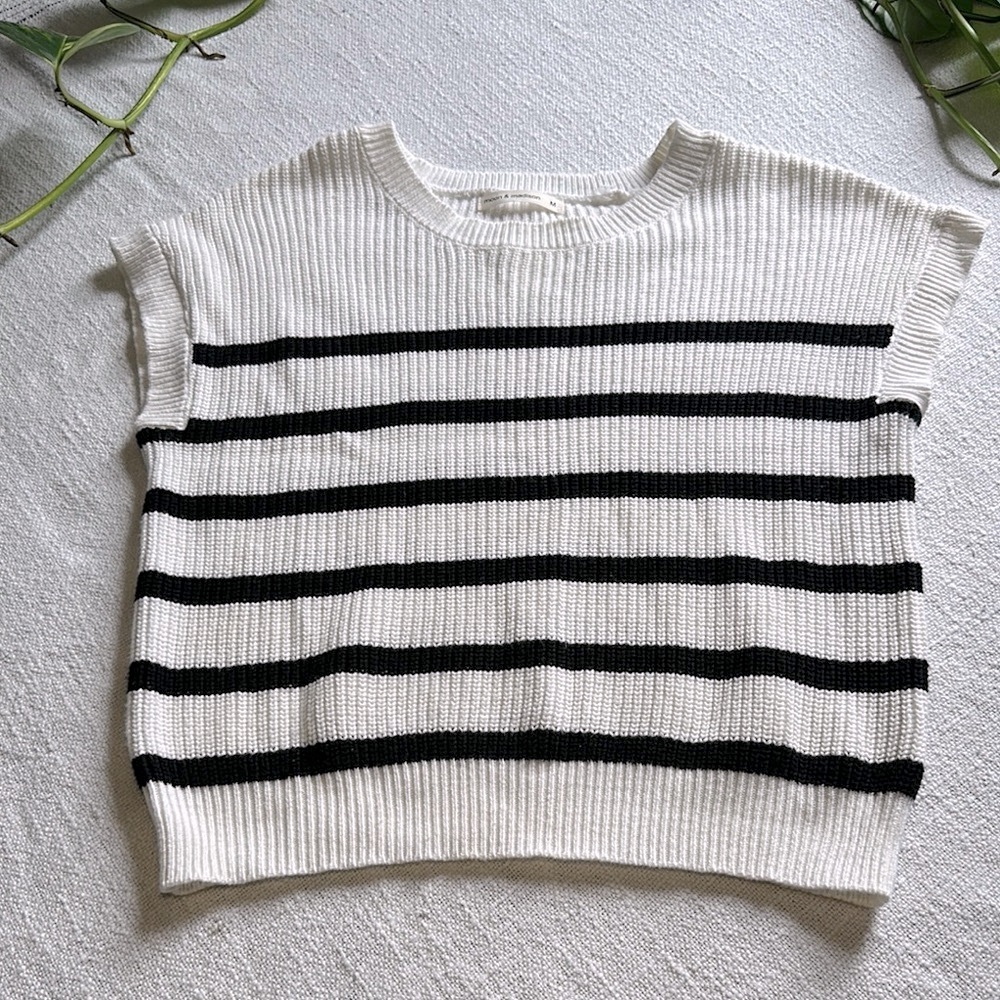 Moon & Madison Striped Black and White Knit Top M